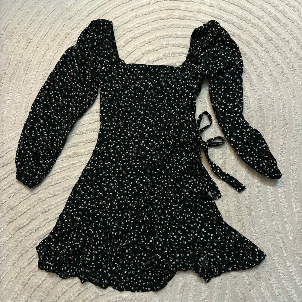 Black Floral Short Dress Long-Sleeved